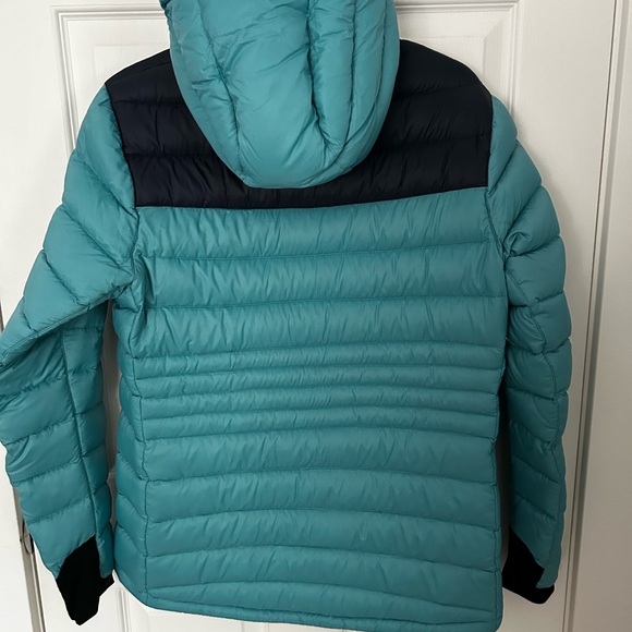 Flylow lightweight puffer. - Picture 2 of 3